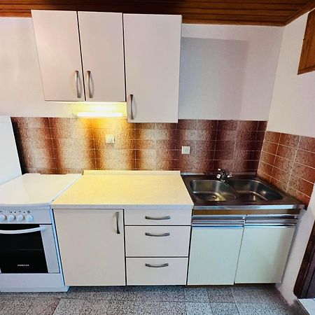 Sea Breeze Apartments With Private Beach And Boat Anchorage Stara Novalja Værelse billede