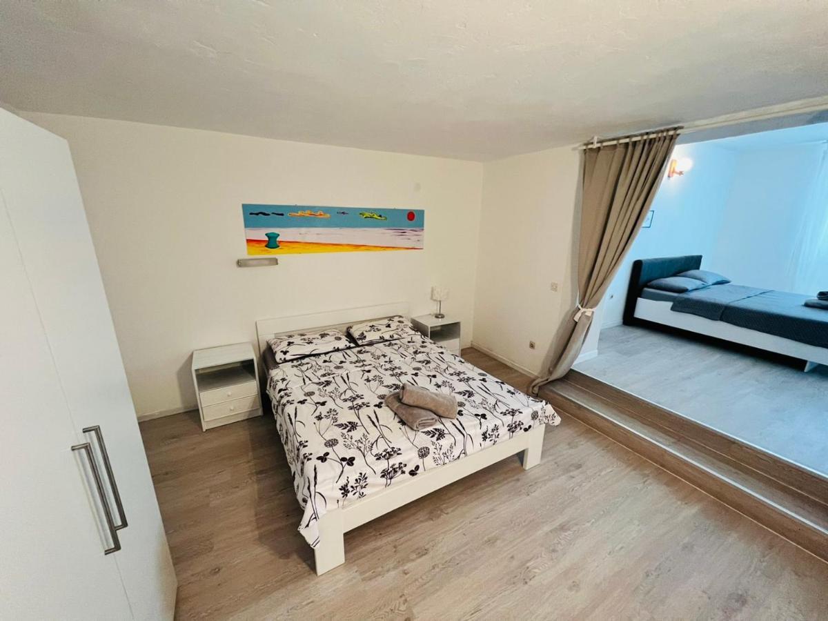Sea Breeze Apartments With Private Beach And Boat Anchorage Stara Novalja Eksteriør billede