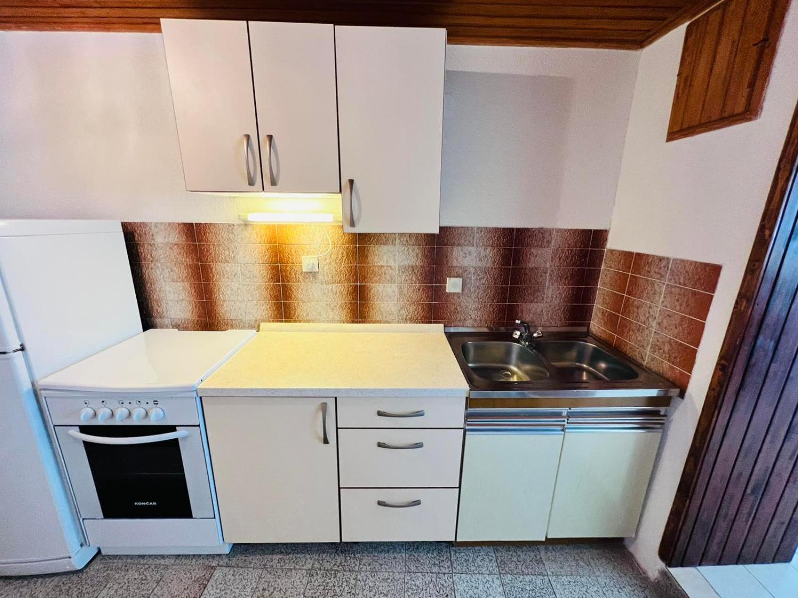 Sea Breeze Apartments With Private Beach And Boat Anchorage Stara Novalja Værelse billede