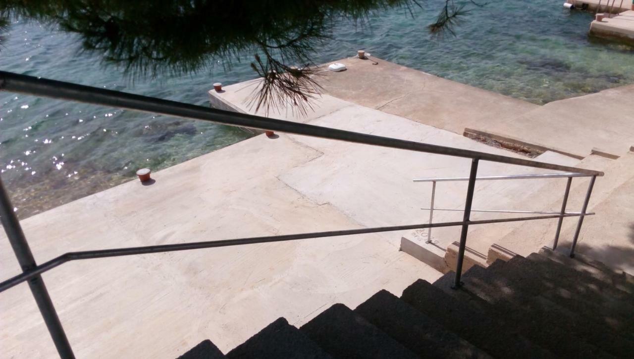 Sea Breeze Apartments With Private Beach And Boat Anchorage Stara Novalja Eksteriør billede